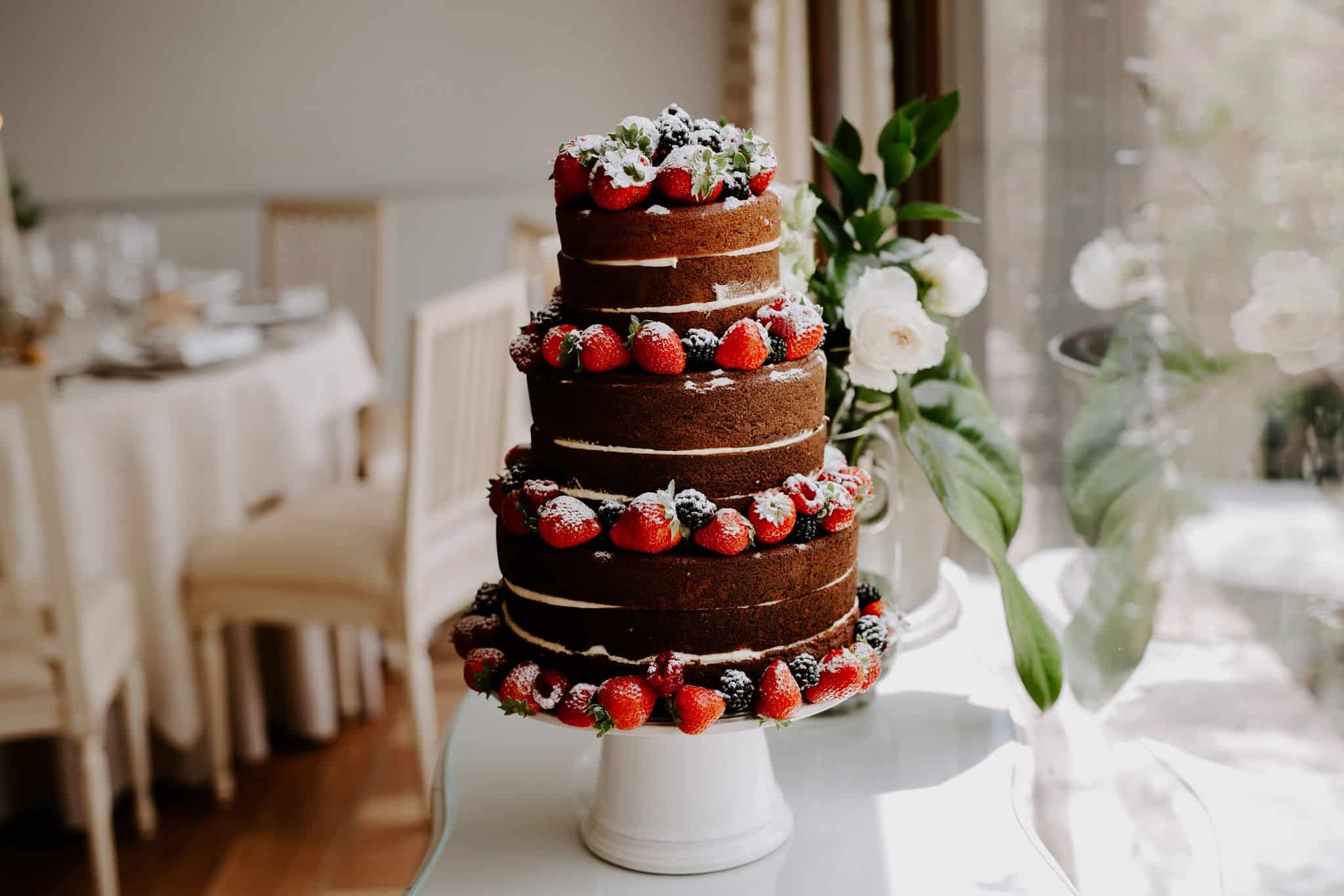 reposteria-propia-tarta-nupcial-chocolate-y-fresas